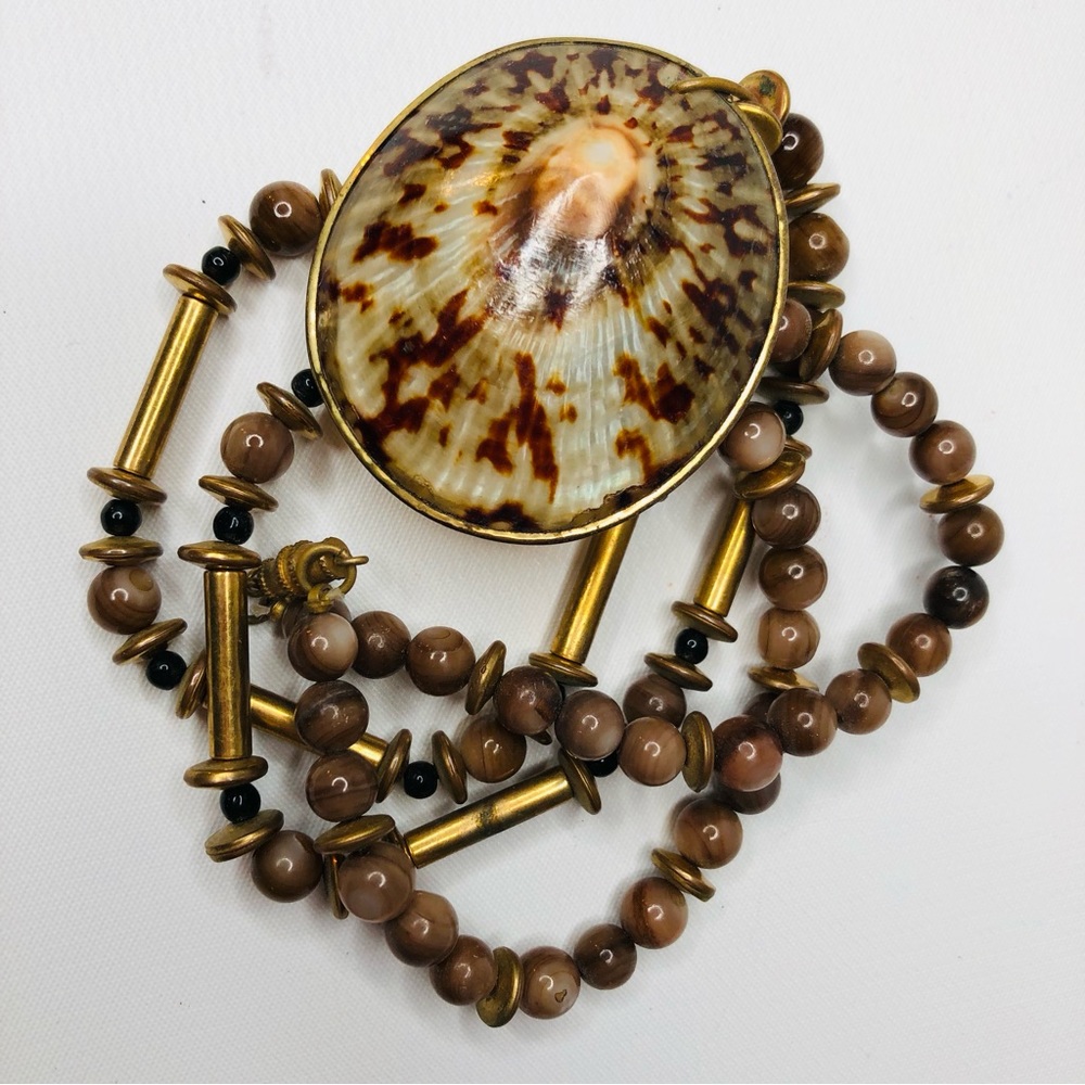 VTG 90s Beaded Pendant Chain Necklace w/ Beautiful Oval Nautical Sea Shell Brown